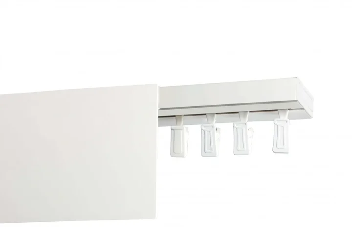 Jak wybrać karnisz do zasłon zaciemniających i typu blackout?