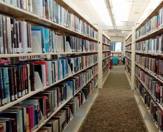 Portret Miłosza - biblioteka w Augustowie zaprasza dorosłych i młodzież do konkursu plastycznego