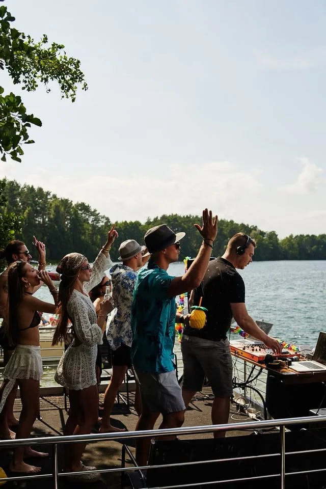 Grafika promocyjna wydarzenia ALB//Augustów Lake Beats//Rozpoczęcie sezonu wodnego w Augustowie