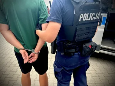 Zakrwawiona 70-latka szukała pomocy u sąsiadki. Syn trafił do aresztu