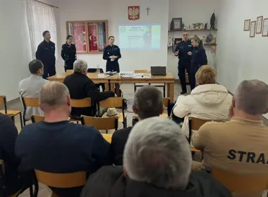 W Dreństwie policja mówiła wprost o oszustach, którzy polują na starszych