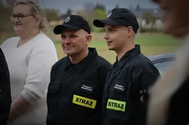 Samorządowcy w terenie sprawdzili potrzeby wsi i stan drogi