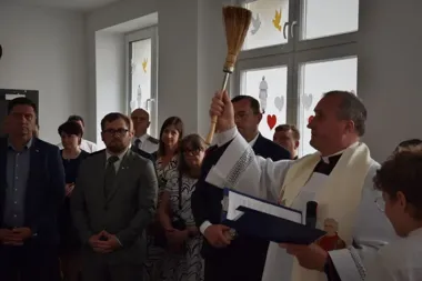W Płaskiej świętowano szkołę po remoncie i pamięć Jana Pawła II